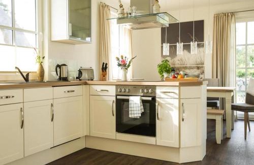 Fuhlendorf House | Reetdachhaus am Bodden mit Sauna, cleaning included