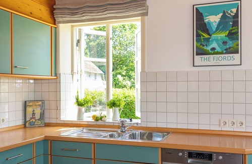 Nebel House | Reetdachhaus Stavanger - ein Wunderschönes Haus im Historischen Nebeler Ortskern
