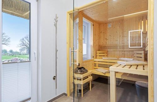 Am Salzhaff House | Reethaus Elisa mit Sauna, Kamin und Garten