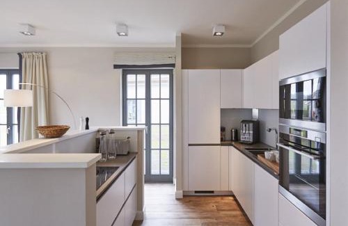 Kreptitz House | Reetland am Meer - Luxus Reetdachvilla mit 3 Schlafzimmern, Sauna und Kamin E17
