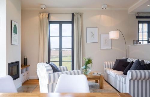 Kreptitz House | Reetland am Meer - Premium Reetdachvilla mit 2 Schlafzimmern, Sauna und Kamin E11