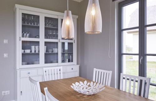Kreptitz House | Reetland am Meer - Premium Reetdachvilla mit 3 Schlafzimmern, Sauna und Kamin E21