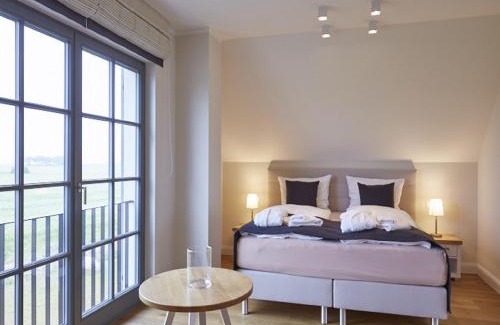 Kreptitz House | Reetland am Meer - Premium Reetdachvilla mit 2 Schlafzimmern, Sauna und Kamin E22