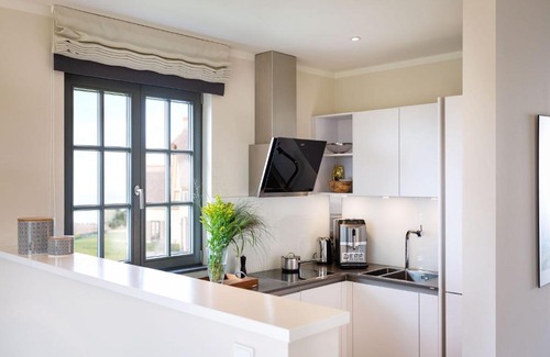 Kreptitz House | Reetland am Meer - Premium Reetdachvilla mit 2 Schlafzimmern, Sauna und Kamin E25
