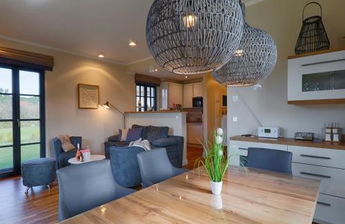 Kreptitz House | Reetland am Meer - Premium Reetdachvilla mit 3 Schlafzimmern, Sauna, Kamin und Massagesessel F05