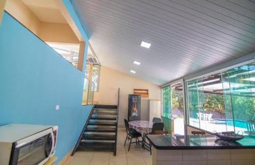 Setor Lagoa Quente House | Refúgio Incrível: Área Verde, Piscina e 4 Quartos