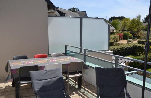 Arzon Apartment | REF 122 Appartement 4 pièces pour six personnes avec piscine et cours de tennis Port Crouesty ARZON