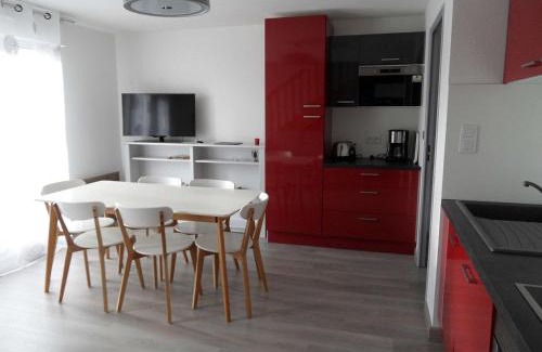 Arzon Apartment | REF 122 Appartement 4 pièces pour six personnes avec piscine et cours de tennis Port Crouesty ARZON