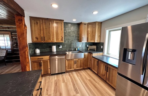 Custer Cabin | Refined Rustic. Newly Updated! Pine Lodge: Cabin + Bunkhouse