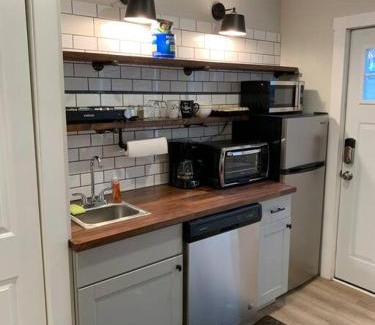 Mount Washington Apartment | Refined Studio New Construction 1 Mile From Town