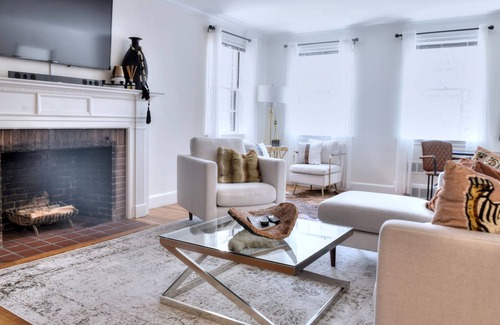 Beacon Hill Apartment | Refined urban living on the park, in historical Beacon Hill