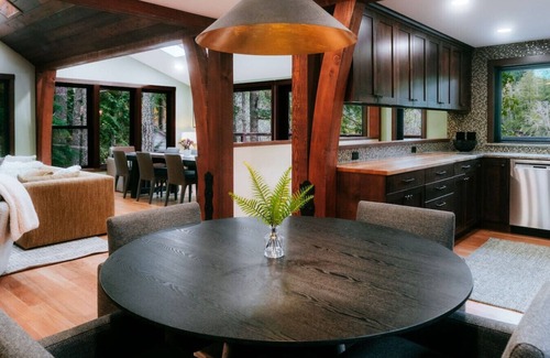 Port Angeles Cabin | Reflection Haven: Lakeside, Hot Tub, By Park Entry