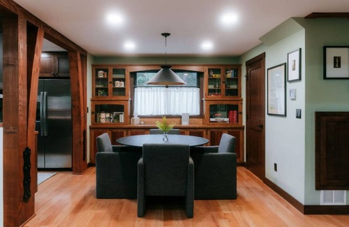 Port Angeles Cabin | Reflection Haven: Lakeside, Hot Tub, By Park Entry