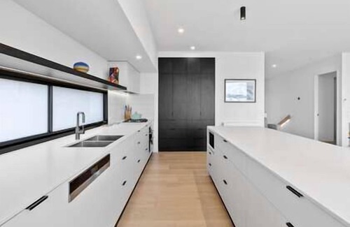 Queenscliff Apartment | Reflections at Lonsdale