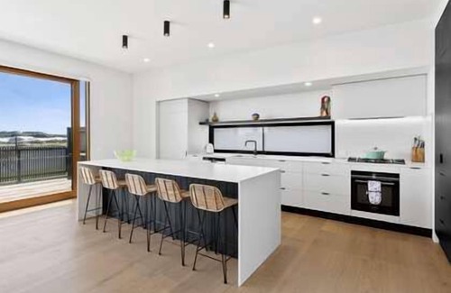 Queenscliff Apartment | Reflections at Lonsdale