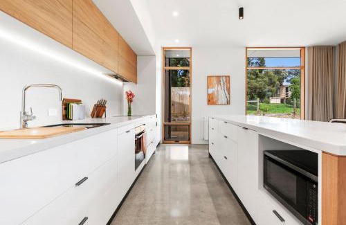 Point Lonsdale House | REFRESH at Lonnie