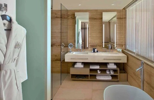 Downtown Cancun Hotel | Refreshing Getaway with Scenic Pool and Beach Access | 1 BR Oceanfront Stay