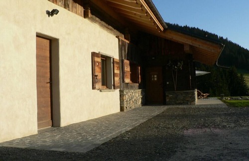 Notre-Dame-de-Bellecombe House | Refuge DES Ptits Loups