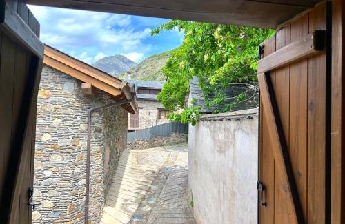 Isavarre Apartment | Refugi de pedra i fusta amb encant by RURAL D'ÀNEU