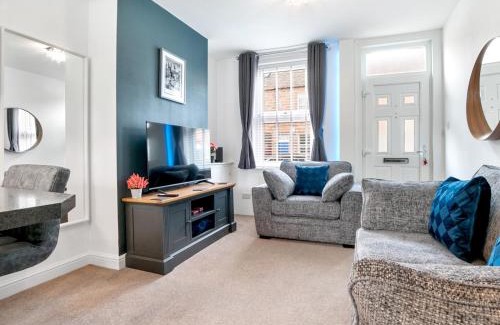 York House | Refurbished 2 Bed Close To City Pass The Keys
