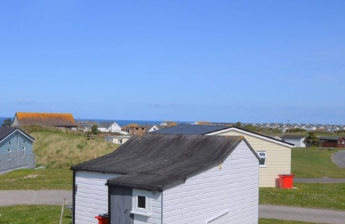 Hayle Apartment | Refurbished to a high standard throughout, with an en-suite shower room and underfloor heating