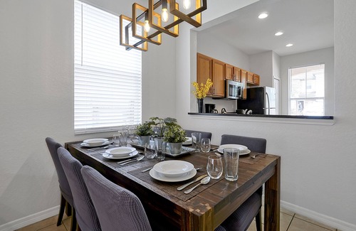 Kissimmee Resort | Regal Oaks Resort Vacation Townhomes by IDILIQ