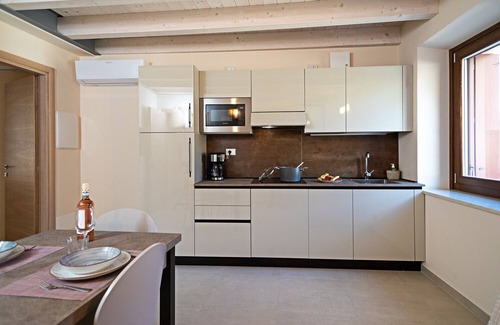 Pacengo Apartment | Regarda - Residenza GJ 1 floor modern onebedroom apartment with roof terrace