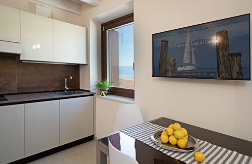 Pacengo Apartment | Regarda - Residenza GJ - 2 floor modern onebedroom apartment with roof terrace