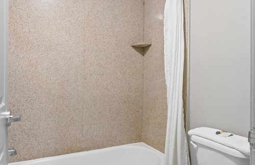 Fort Walton Beach Hotel | Regency Inn Near Boardwalk & Hurlburt Field