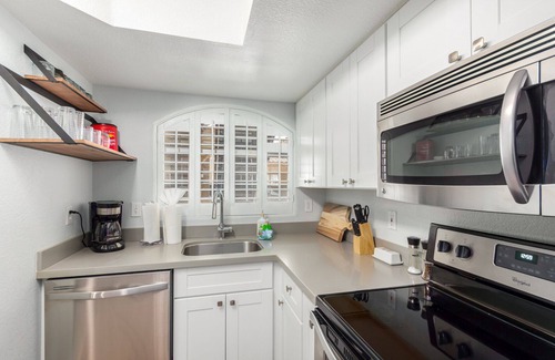 South Scottsdale Condo | Regency Luxury Condo, heated pool & hot tub in Gated Community walk to Old Town