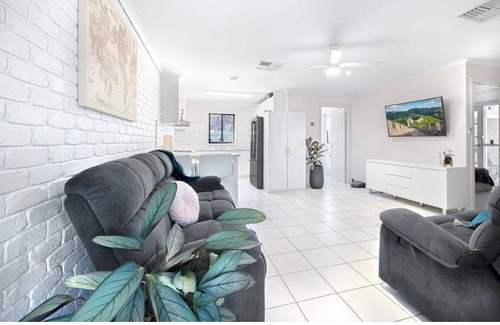 Echuca Apartment | Regent Retreat - large group bookings, pool
