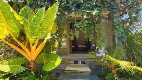 Kemenuh House | Regina Backyard Guest House