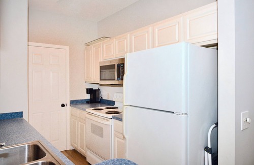 Rehoboth Beach Condo | Rehoboth Beach 3rd Level Condo w/Pool & Parking