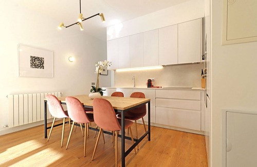 Embajadores Apartment | Reina Sofia Boutique II