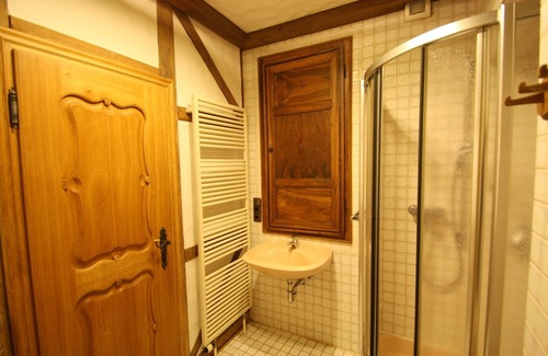 Zell Apartment | Relax alone: 30°C indoor pool, sauna, steam bath included in the price. Terrace facing the Moselle