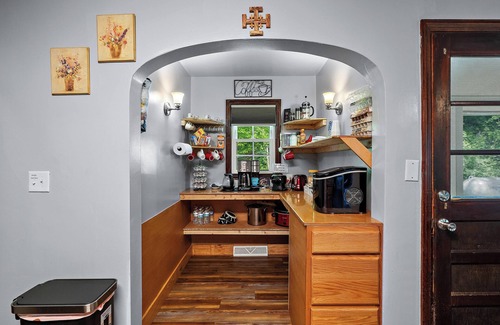 Foscoe House | Relax and enjoy the Hot tub and Sauna! We are close to everything!