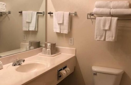 Kelso House | Relax and Recharge in GuestHouse Kelso Longview! Free Parking, Pets Allowed
