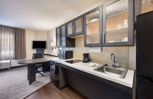 Nassau Bay Resort | Relax and Unwind! Pet-Friendly Property, Kitchen, Onsite Parking!
