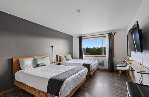 Long Beach Hotel | Relax and Unwind! Pet-friendly, Indoor Pool, Sauna, Free Parking!