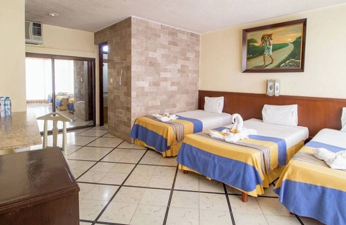 Merida Municipality Hotel | Relax at a Poolside Hotel in Mérida’s Centro District Near Dining & Local Market