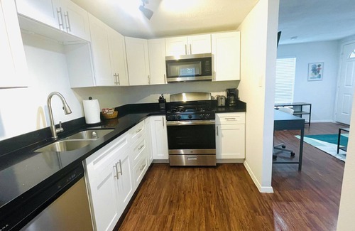 Houston Heights Apartment | Relax at Houston Heights, perfect place to enjoy best neighborhood in town.