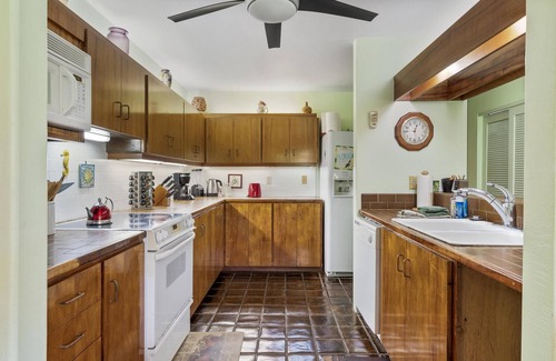 Keauhou Condo | Relax at Kanaloa #1301 2-Bed, 2-Bath With Golf Views and High-Speed Internet