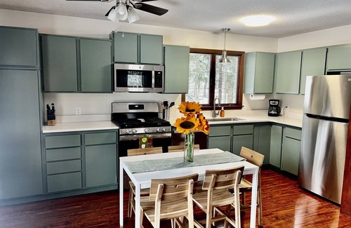 Harbor Springs House | Relax at the Cozy Cabin, just a 5-min drive to it all