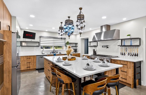 Temple Terrace House | Relax at The Fairway Estate | Luxe 8BR w/Pool & Spa