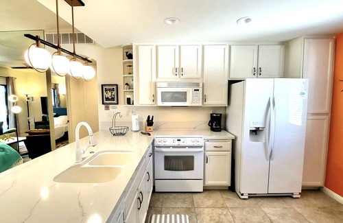 Palm Springs Condo | Relax-ay-Voo at Desert Princess Country Club