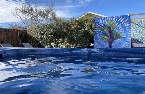 Joshua Tree House | Relax Close to Park, Hot Tub, Hammocks, Private, Lush Trees