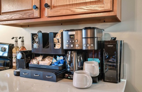 Gatlinburg Cabin | Relax: Coffee Bar, Hot Tub, Grill + Multicade