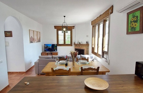 El Gastor Cottage | Relax en El Paraiso de Nitram y su Piscina de Agua Salada a los Pies del Algarin
