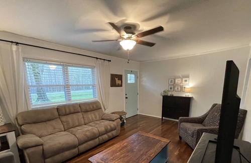Raleigh House | Relax & enjoy privacy-peaceful acre ~10 min to RDU.