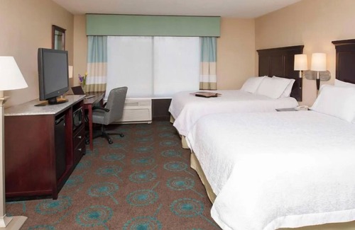 South Bend Hotel | Relax in 3 Rooms with Full Kitchen & Pool Access – Ideal for Business Travelers